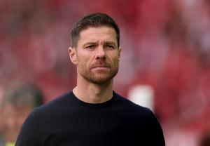 足球赛程-莫雷托：皇马数日前与阿隆索达成口头协议，安帅离队成定局