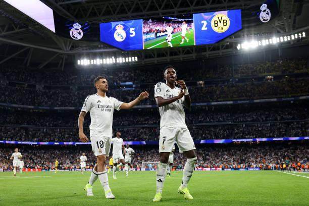 五大联赛积分榜-熊皇戴帽引爆伯纳乌！复制贝尔+贝利，金球奖没跑了