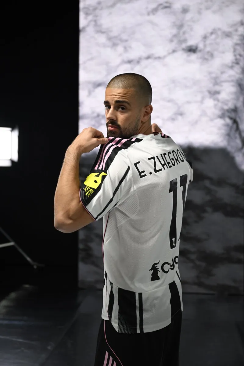 注册平台-热格罗瓦上身尤文新赛季球衣，俱乐部官方：我们的新11号