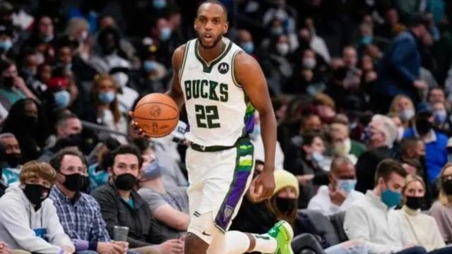 投注活动-20分钟砍下24分 米德尔顿状态回升雄鹿势不可挡