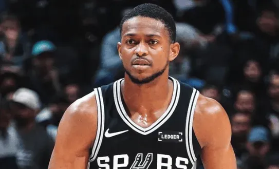 五大联赛积分榜-福克斯今日共命中6记三分创赛季新高，此前最多为5记三分