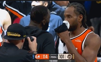 投注活动-场下是朋友！赛后小卡&amp;加兰分别与追梦拥抱聊天 小卡还与库里交谈